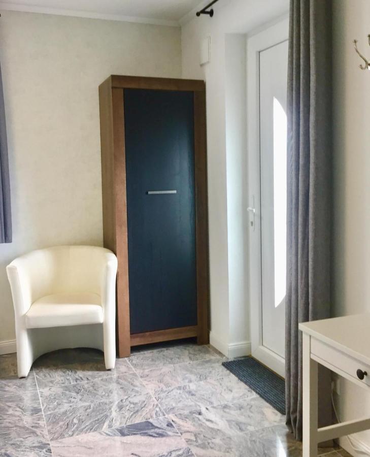 Neues Zimmerapartment Mit Bad Neckarwestheim Eksteriør billede