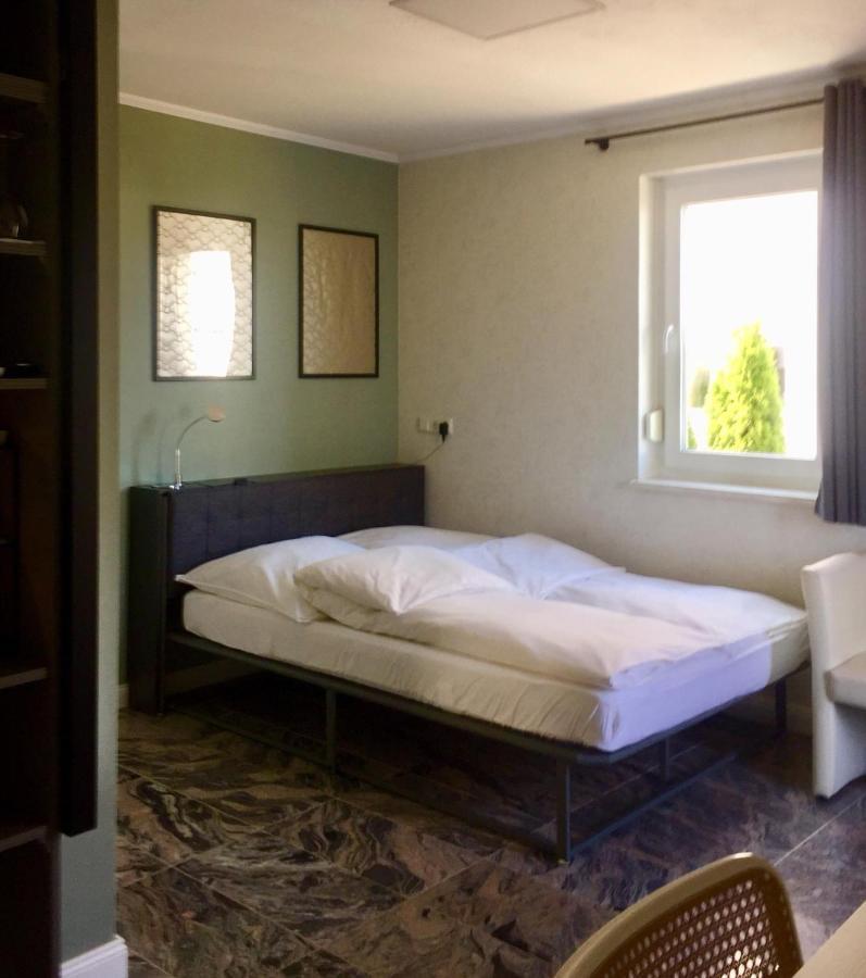 Neues Zimmerapartment Mit Bad Neckarwestheim Eksteriør billede